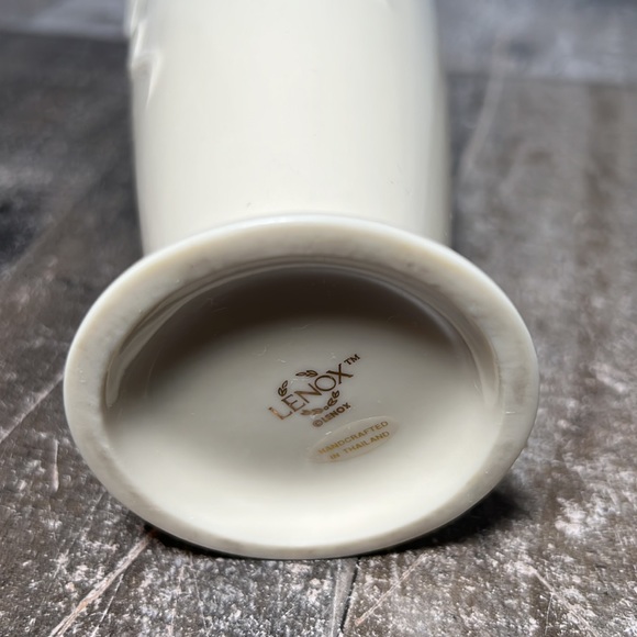 Vintage 80's Porcelain Lenox Vase 24K Trim Hand Crafted in Thailand - Picture 6 of 7